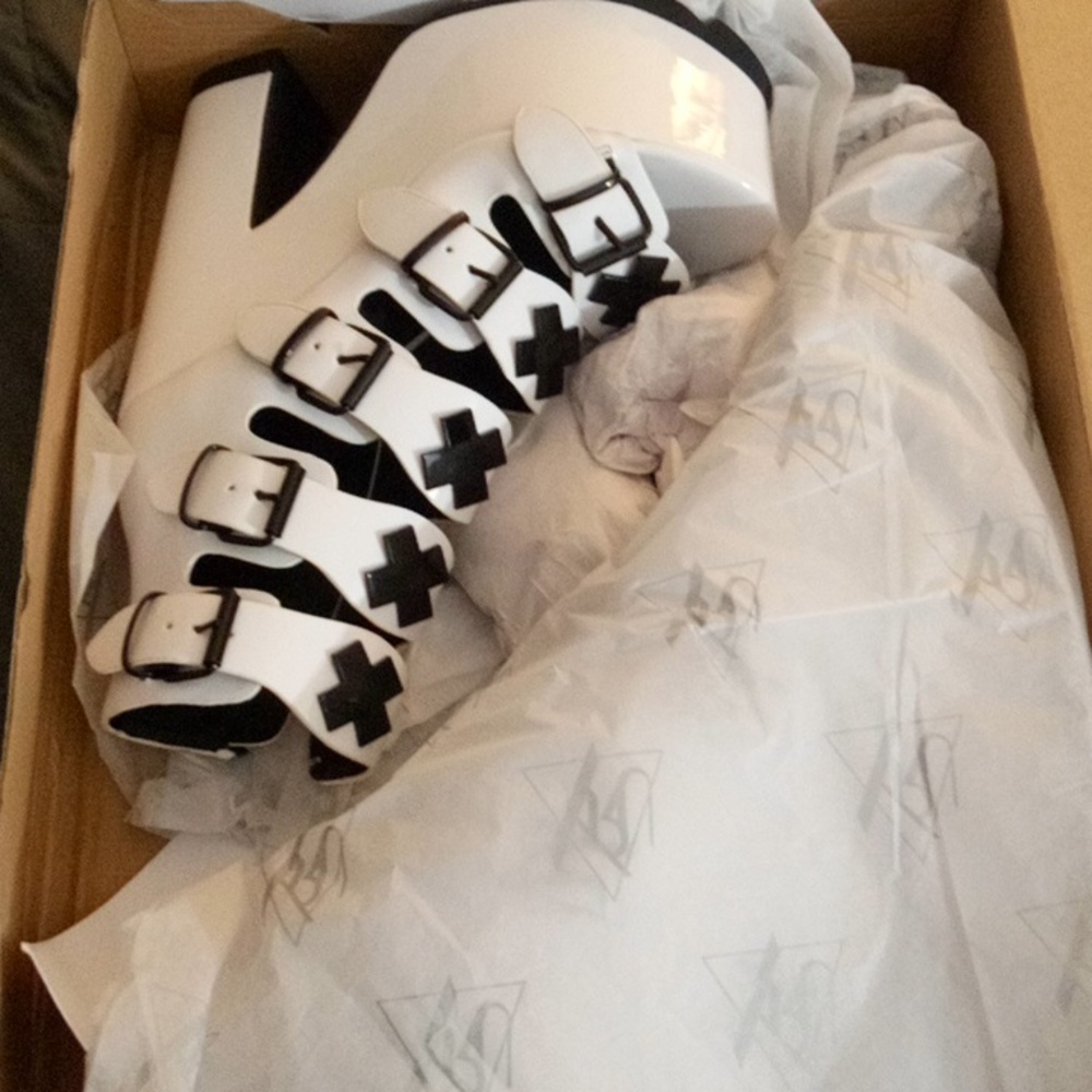 YRU heels